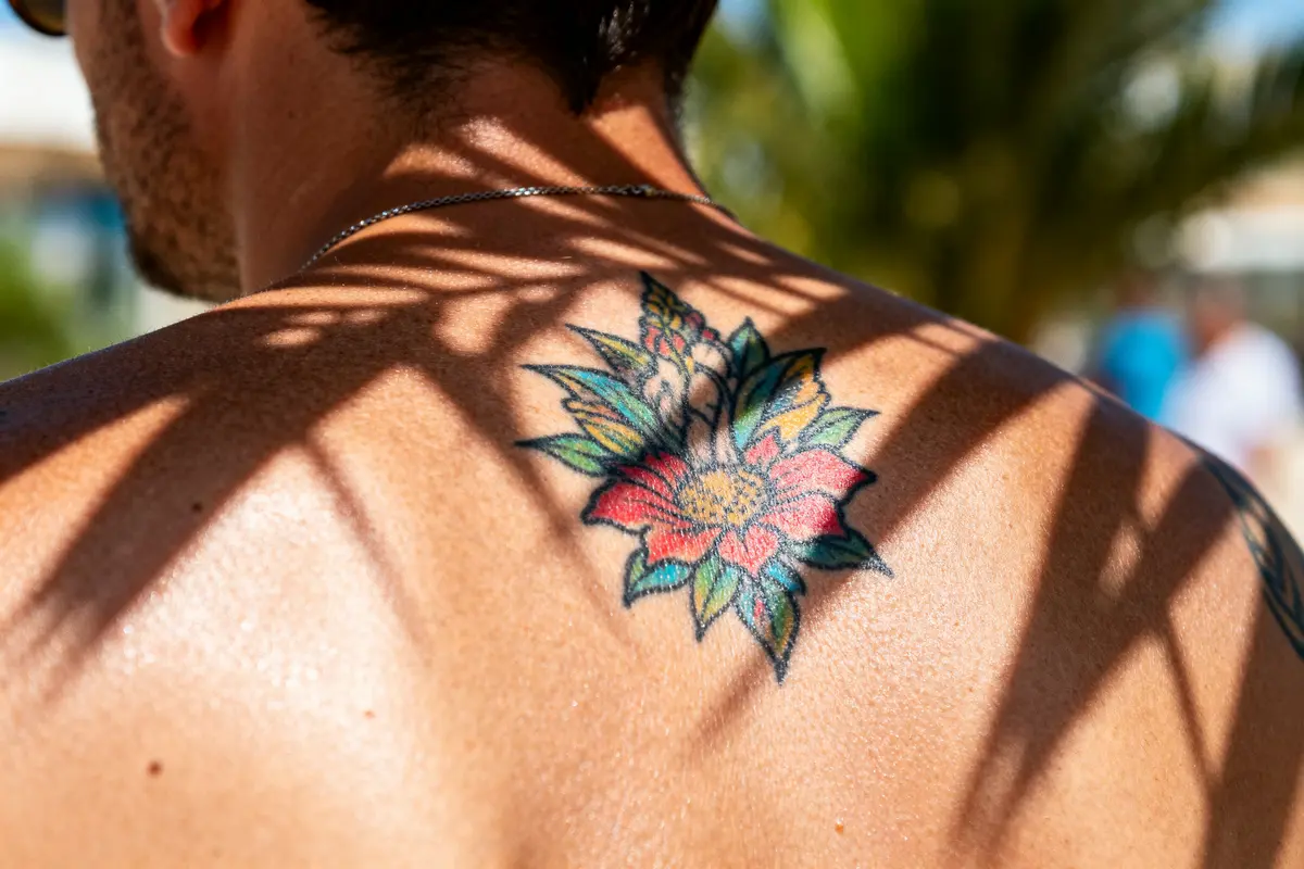 Tatouage et le soleil : 5 conseils pour bien protéger votre peau